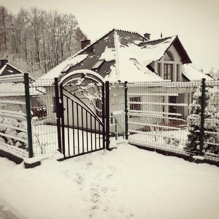 Nibylandia Dom pod Lasem Nowa Wies Grodziska Exteriér fotografie